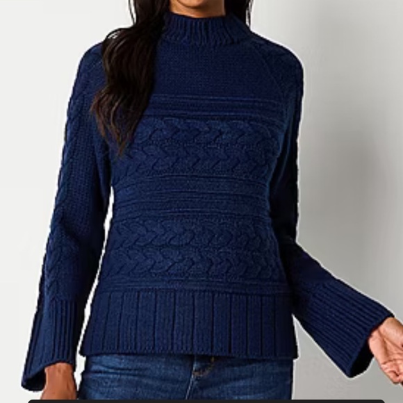 St. John’s Bay Navy Cable Knit Sweater size M - Picture 1 of 2